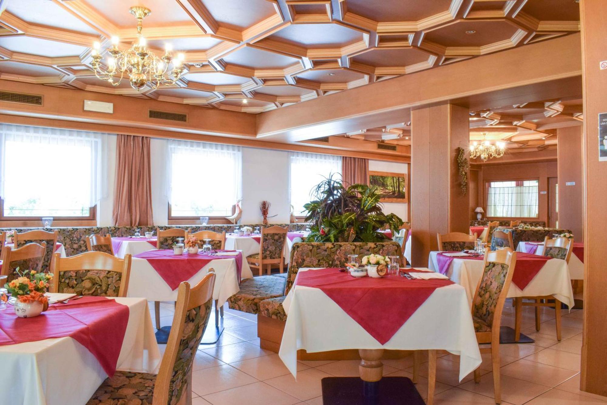 Albergo Scoiattolo Falcade Bagian luar foto